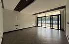 5 Bed House with En Suite in Nyari - 11