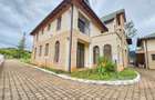 6 Bed House with En Suite in Runda - 13
