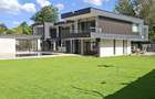 5 Bed House with En Suite in Nyari - 1