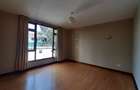 4 Bed Apartment with En Suite in Riverside - 18