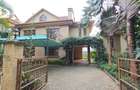 5 Bed Townhouse with En Suite at Lavington - 2