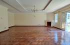 5 Bed Townhouse with En Suite in Nyari - 3