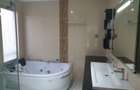 3 Bed Apartment with En Suite at Riverside - 12