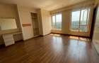 4 Bed Apartment with En Suite in Parklands - 12