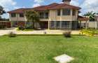 5 Bed House with En Suite in Runda - 11