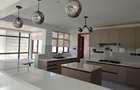 6 Bed Townhouse with En Suite at Lavington - 1