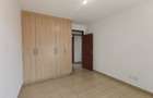 3 Bed Apartment with En Suite at Henred Road - 11
