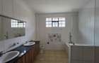 4 Bed Townhouse with En Suite in Kitisuru - 9