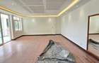 5 Bed House with En Suite in Runda - 12