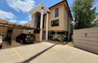 5 Bed Townhouse with En Suite at Lavington - 1