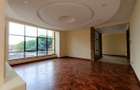 5 Bed Townhouse with En Suite in Lavington - 3