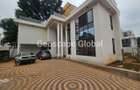 5 Bed House with En Suite in Spring Valley - 1