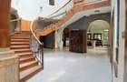 6 Bed House with En Suite in Ridgeways - 7
