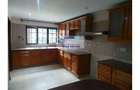 5 Bed Townhouse with En Suite in General Mathenge - 8