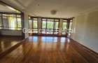 5 Bed House with En Suite in Runda - 14