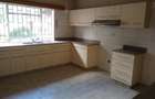 4 Bed House with En Suite at Rosslyn Road - 9