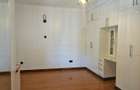 4 Bed House with En Suite in Lavington - 12