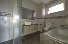 4 Bed Apartment with En Suite at 3Rd Parklands - 18