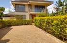 4 Bed House with En Suite in Ridgeways - 1