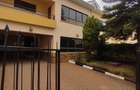 5 Bed Townhouse with En Suite in Lavington - 1