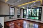 5 Bed Townhouse with En Suite at Lavington - 3