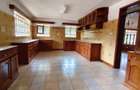 5 Bed House with En Suite in Nyari - 3