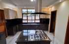 4 Bed House with En Suite in Rosslyn - 10