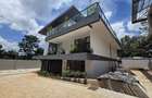 5 Bed Townhouse with En Suite at Lavington - 1