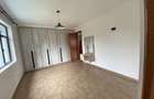 4 Bed Townhouse with En Suite in Ridgeways - 11