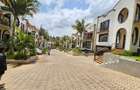 5 Bed Townhouse with En Suite in Spring Valley - 3