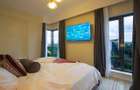 Serviced 2 Bed Apartment with En Suite at Riverside - 13