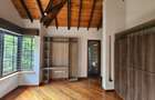 5 Bed House with En Suite in Runda - 12