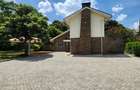 3 Bed House with En Suite in Lavington - 2