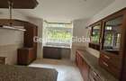 5 Bed House with En Suite in Rosslyn - 12