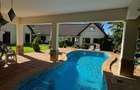 7 Bed House with En Suite in Ridgeways - 4