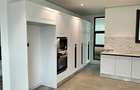 5 Bed Townhouse with En Suite in Lavington - 4