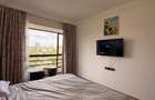 Serviced 3 Bed Apartment with En Suite at Riverside - 9