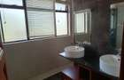 4 Bed House with En Suite in Ridgeways - 19