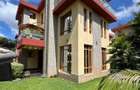 5 Bed House with En Suite in Lavington - 2