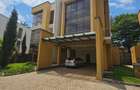 5 Bed Townhouse with En Suite in Lavington - 6