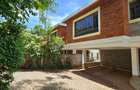 5 Bed House with En Suite in Spring Valley - 2