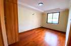 5 Bed Townhouse with En Suite at Lavington - 8