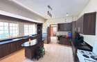5 Bed House with En Suite in Nyari - 9