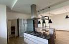 4 Bed Apartment with En Suite at Riverside Drive - 10