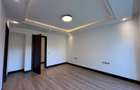 5 Bed Townhouse with En Suite in Spring Valley - 19