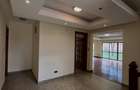 5 Bed Townhouse with En Suite in Lavington - 4