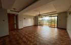 4 Bed Apartment with En Suite in Riverside - 15