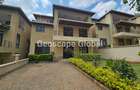 5 Bed House with En Suite in Lavington - 1