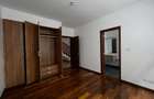 5 Bed Townhouse with En Suite at Lavington - 9