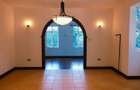 5 Bed Villa with En Suite in Rosslyn - 3